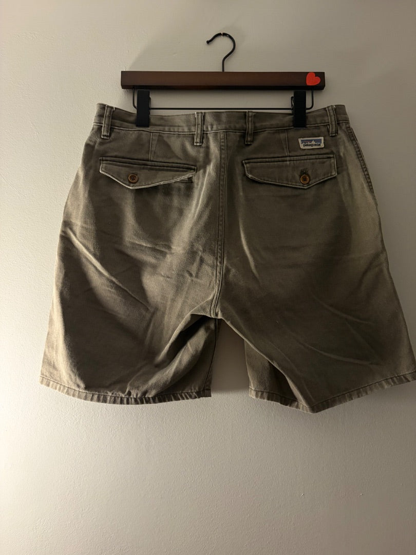 Green Patagonia clothing: vintage, 33
