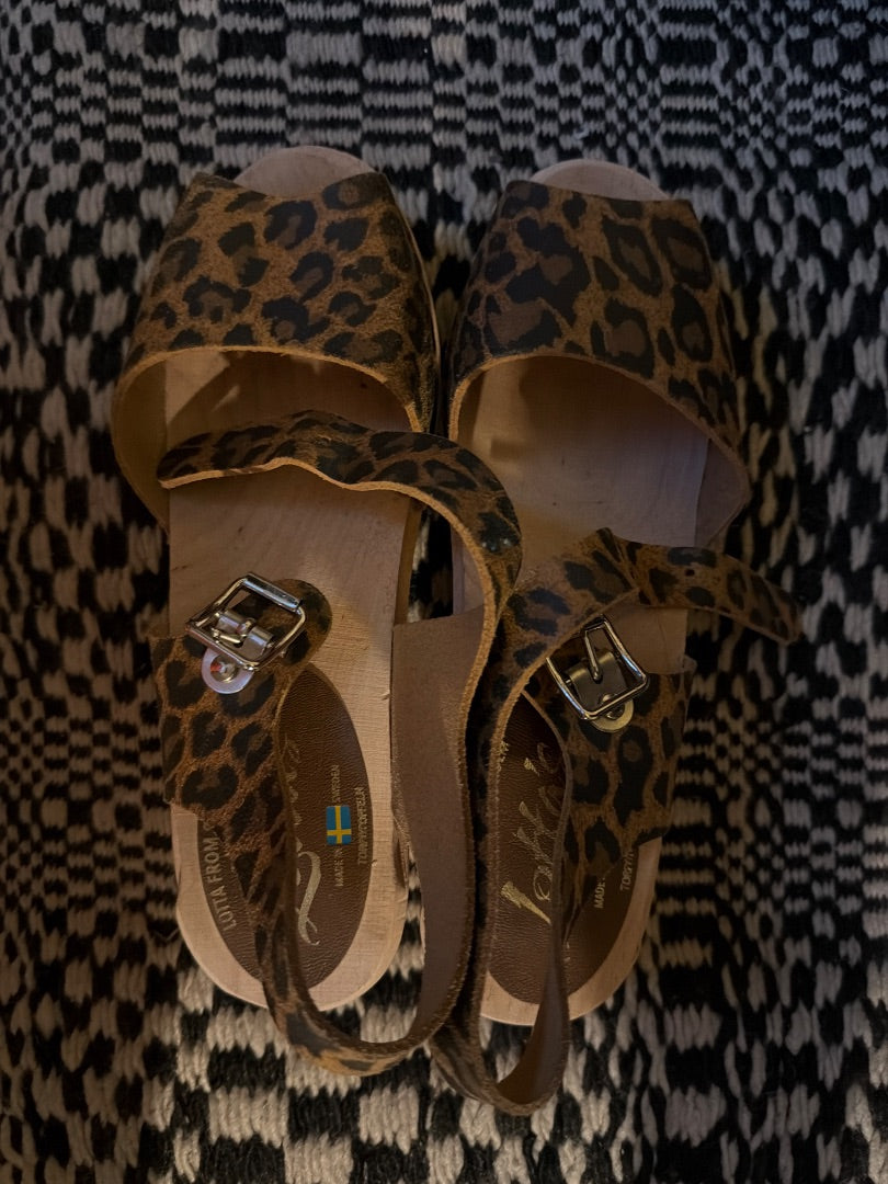 Leopard Swedish clog