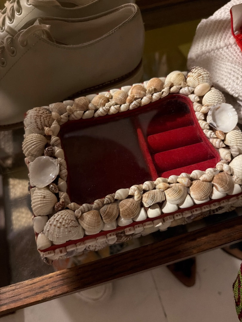 Embellished shell jewelry box