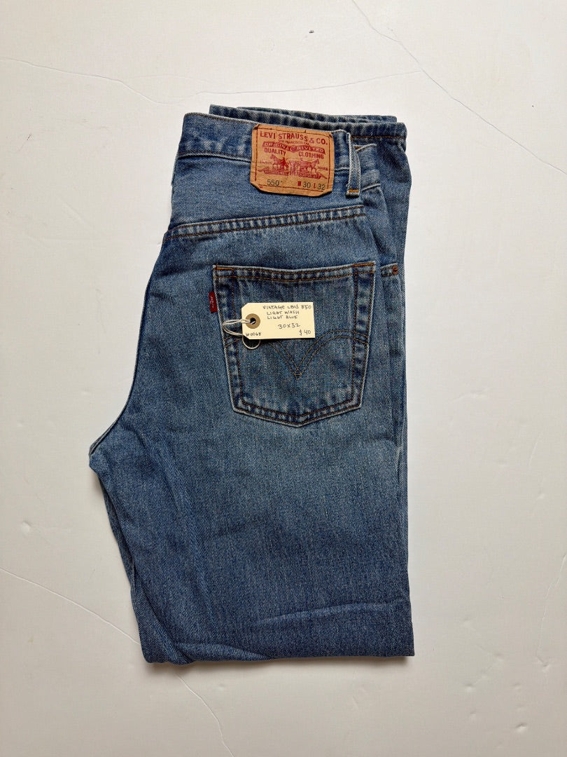 Light blue Levi’s Vintage Levi’s 550 Light wash size 30x 32, 30x32