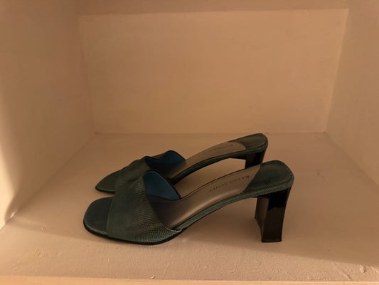 Turquoise pumps