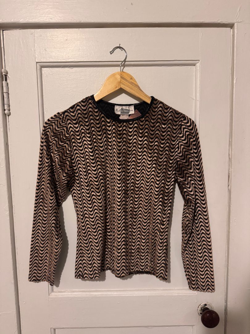 Black E.K. Designs E.K. Designs Wave Design Top, Small