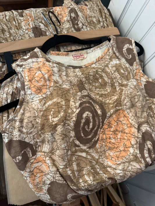 2-piece 50’s peach & brown outfit