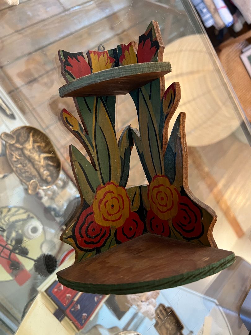 Tulip Corner Shelf