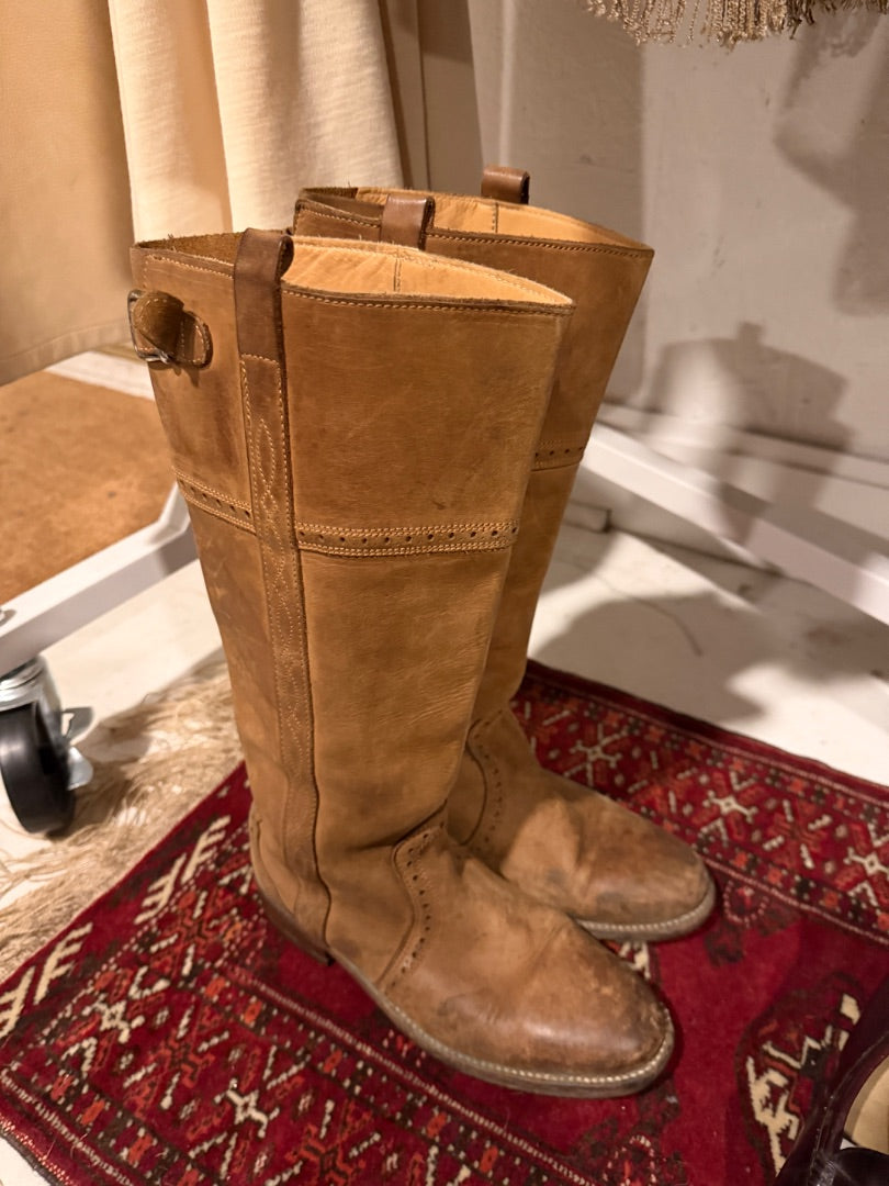 Leather riding boots