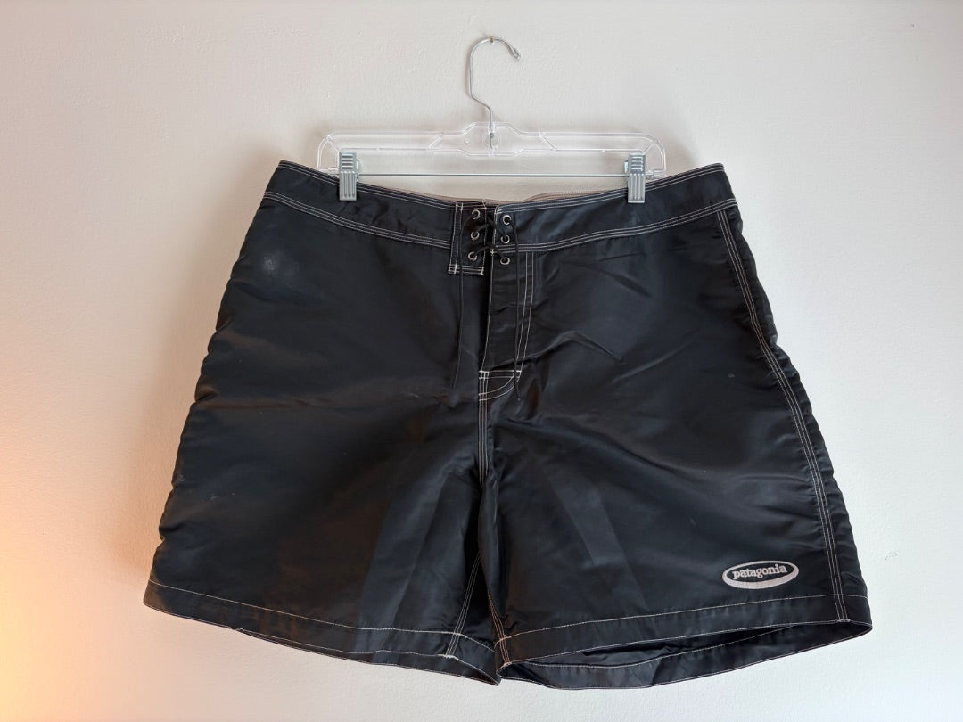 Black Patagonia clothing: vintage, 36”