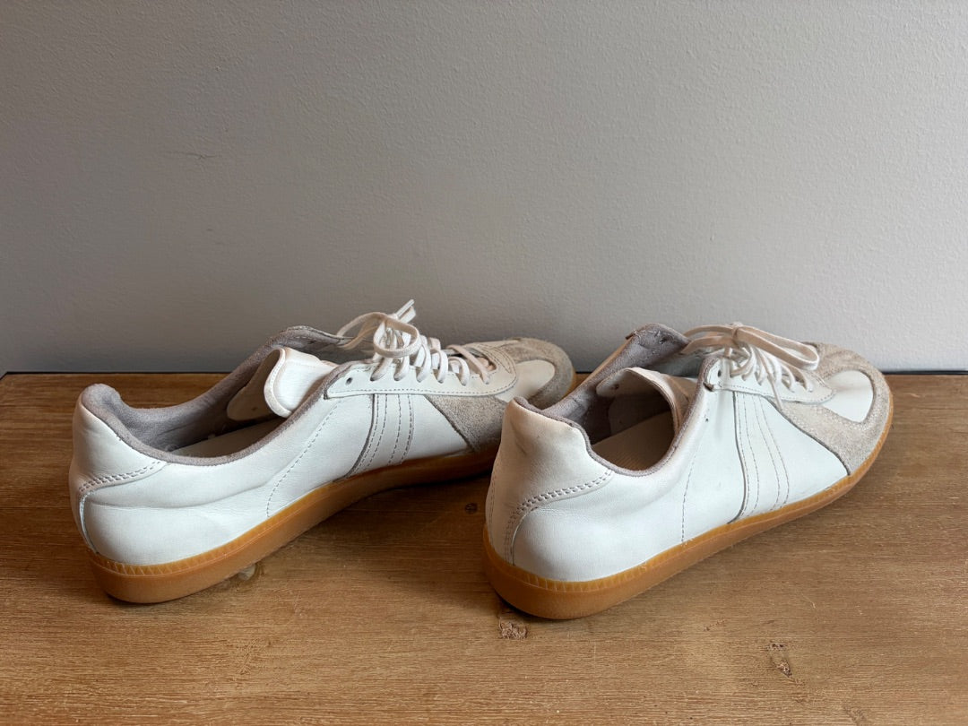 White Army Surplus clothing: vintage, 44