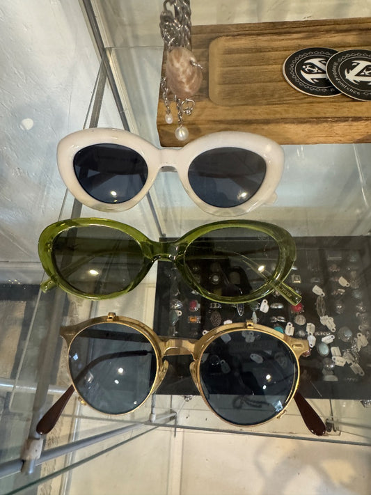 White retro sunnies