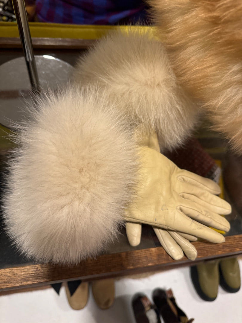 Leather fur gloves