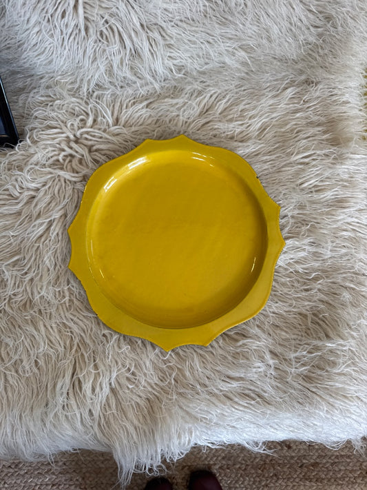 Yellow enamel plate