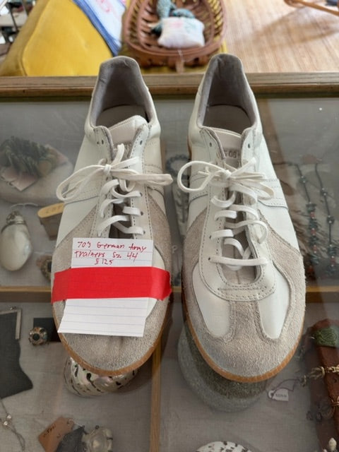 White Army Surplus clothing: vintage, 44