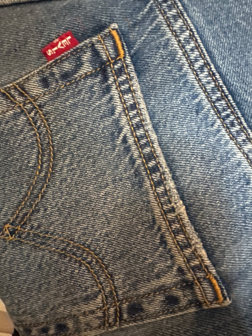 Wide leg Levi’s 26”