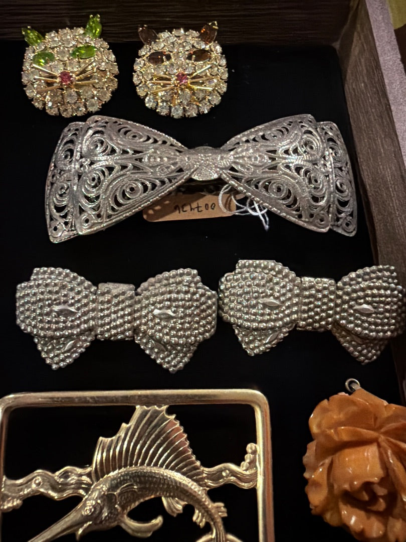 Silver shoe bows