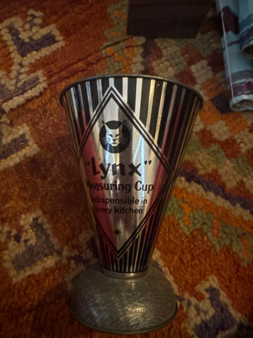 Lynx measuring cup