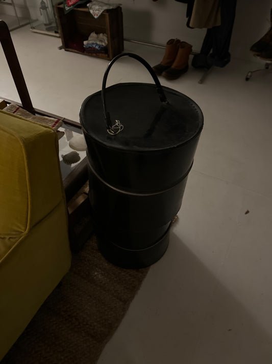 Vintage hat box carrier