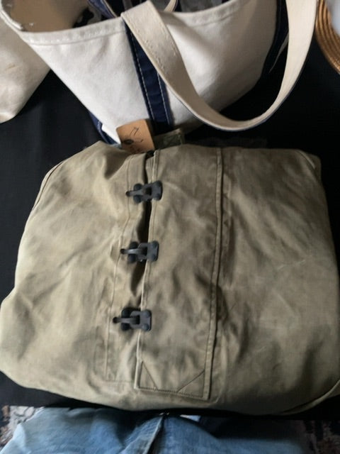 Military Issue clothing: vintage, Medium